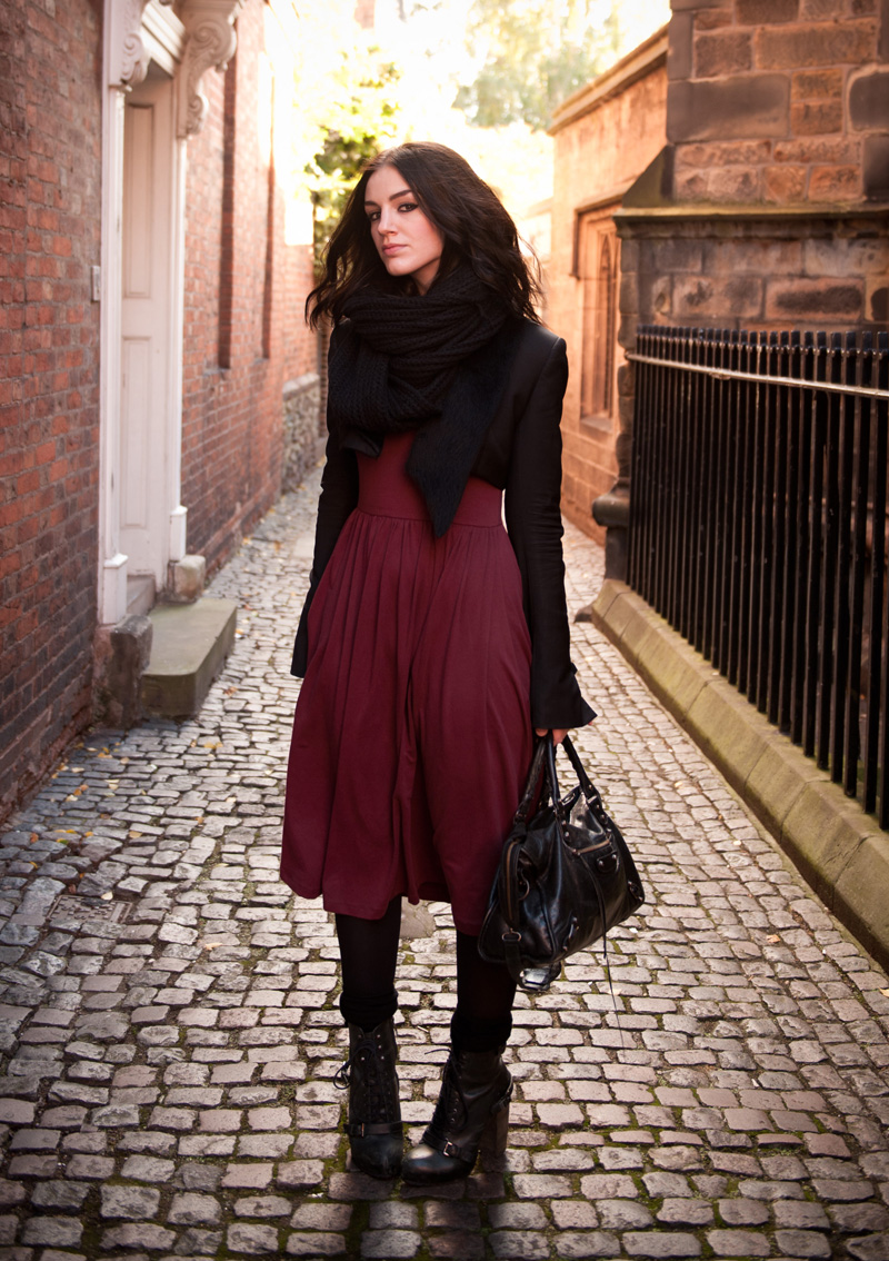FAIIINT Outfit FAIIINT, Outfit, Snood, Knitted, ASOS, Dress, Jersey, Midi, Oxblood, Burgundy, Red, Black, Todd Lynn, Topshop, Faux, Fur, Tux, Jacket, Tuxedo, Blazer, Cropped, Topshop, Boutique, Boots, Socks, Balenciaga, City, Fashion, Street Style, WIWT, Fashion Blogger