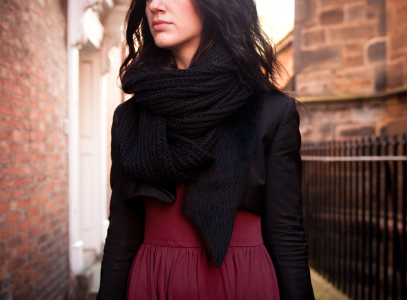 FAIIINT Outfit Detail FAIIINT, Outfit, Snood, Knitted, ASOS, Dress, Jersey, Midi, Oxblood, Burgundy, Red, Black, Todd Lynn, Topshop, Faux, Fur, Tux, Jacket, Tuxedo, Blazer, Cropped, Detail, Close Up