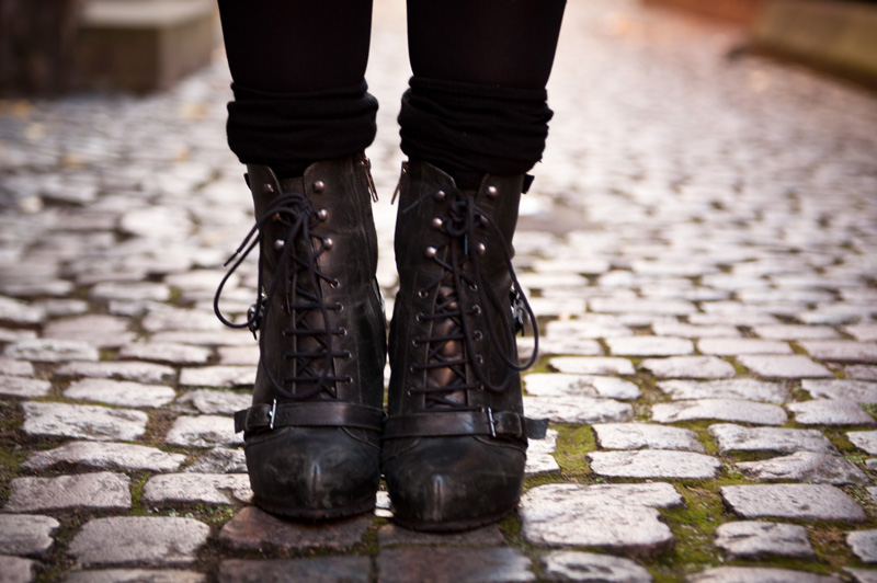 FAIIINT Outfit Detail FAIIINT, Outfit, Topshop, Boutique, Lace Up, Boots, Black, Grey, Charcoal, Socks, Falke,