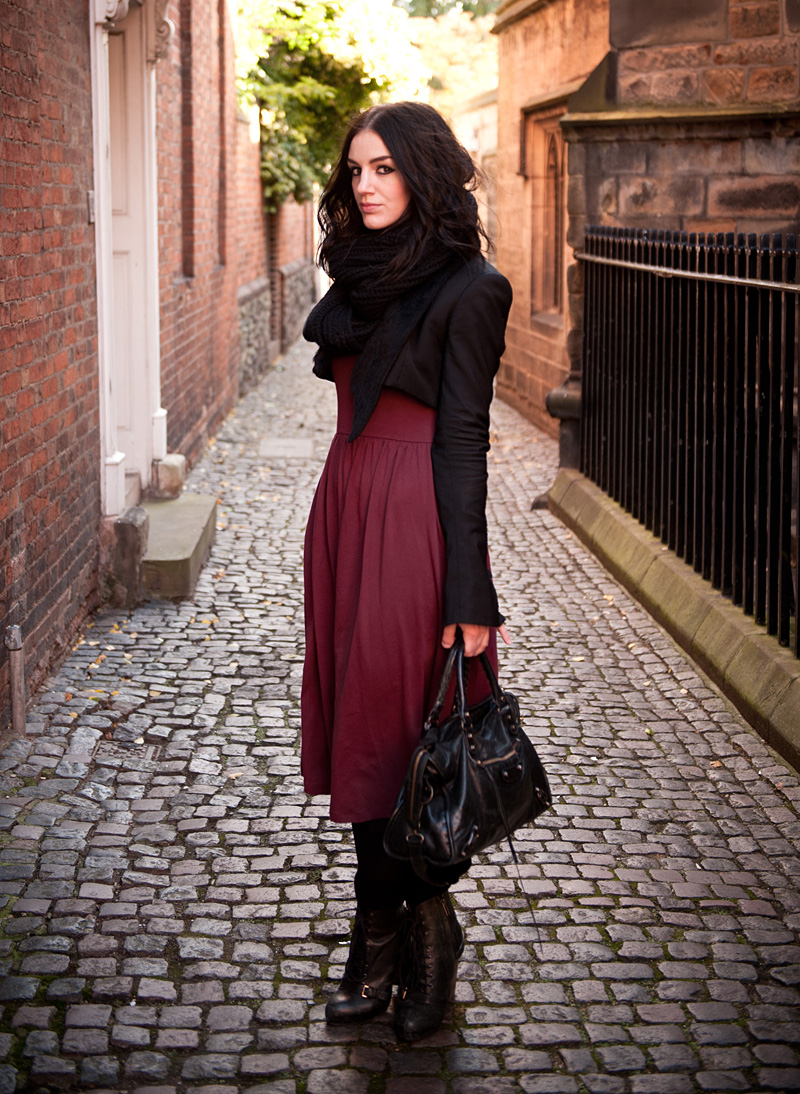 FAIIINT Oxblood Outfit FAIIINT, Outfit, Snood, Knitted, ASOS, Dress, Jersey, Midi, Oxblood, Burgundy, Red, Black, Todd Lynn, Topshop, Faux, Fur, Tux, Jacket, Tuxedo, Blazer, Cropped, Topshop, Boutique, Boots, Socks, Balenciaga, City, Fashion, Street Style, WIWT, Fashion Blogger