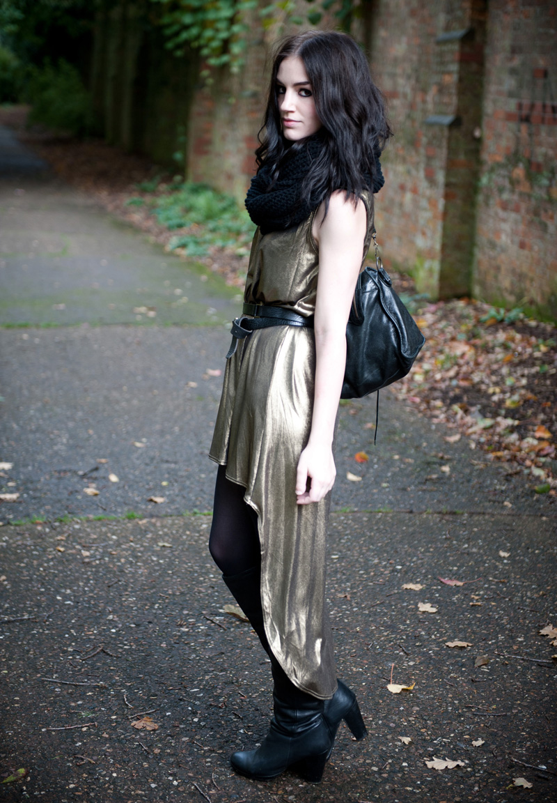 FAIIINT Outfit FAIIINT, Outfit, Gold, Black, Oh My Love, Sophia, Dip Hem, Dress, Mullet Dress, Asymmetric, Metallic, Foil, Tank, Jersey, Topshop, Knee High, Boots, Leather, Snood, ASOS, Balenciaga City, Wrap Belt, Style, Blogger, Fashion