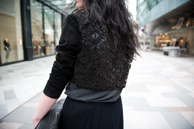 FAIIINT Tee & Maxi Outfit Detail FAIIINT, Outfit, Black, Grey, Camp Beverly Hills, Tee, Mens, Topshop, Lazer Cut, Suede, Cropped, Jacket, Bracher Emden, Clutch, ASOS, Maxi Skirt, H&M, Silver, Choker, WIWT, OOTD, Street Style, Details
