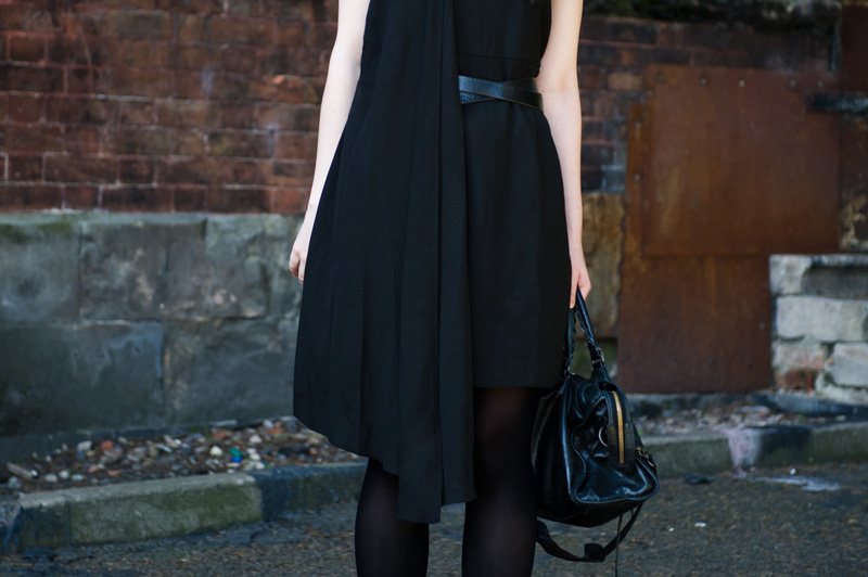 Fashion blogger Stephanie of FAIIINT wearing Zalando collection draped asymmetric dress, Pier One Flat biker ankle boots, all black, fashion meets music with Zalando, goth rock,