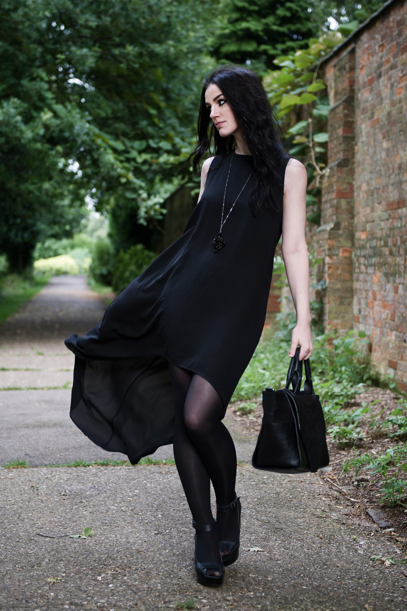 Fashion blogger Stephanie of FAIIINT wearing Glamorous dipped hem dress, Belle's Bejewelled diamond geometric necklace, skin by Finsk cut out wedges, Bracher Emden classic tote bag. All black outfit, street style, goth.