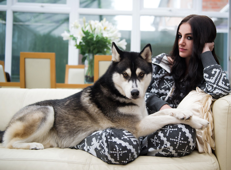 FAIIINT lazy day outfit wearing OnePiece Lillehammer printed grey & white onesie jumpsuit with Nico Siberian Husky puppy dog.