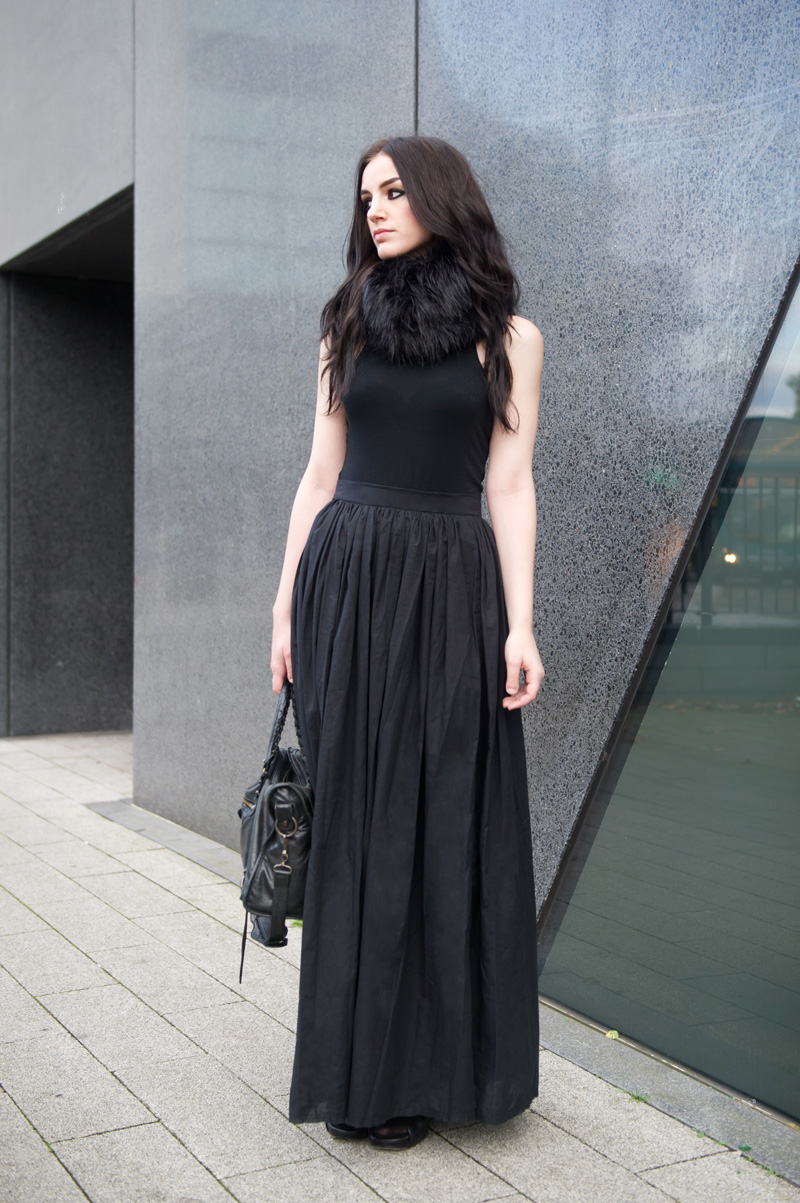 Fashion blogger Stephanie of FAIIINT wearing custom handmade maxi skirt & faux fur snood. Gothic, dark fashion, street style.
