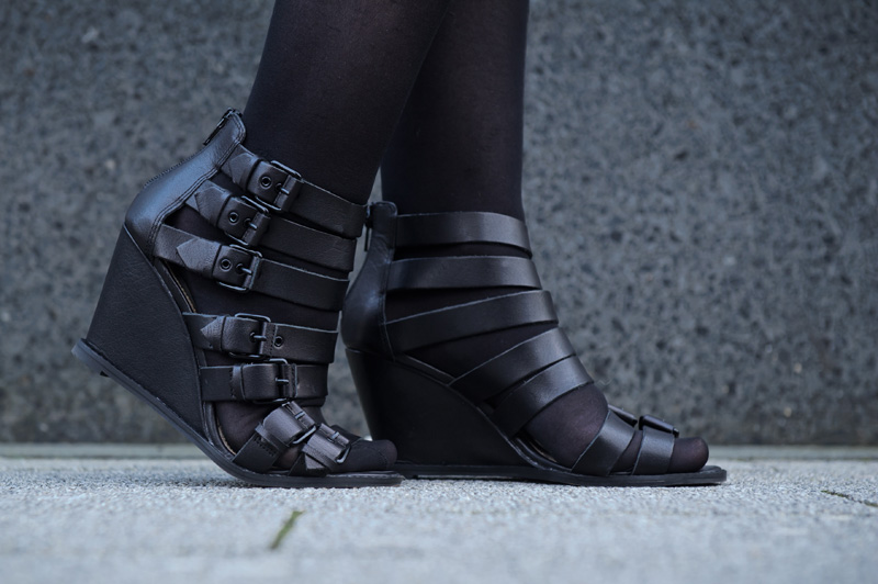 FAIIINT KG Kurt Geiger Mandy buckled black wedge sandals shoes