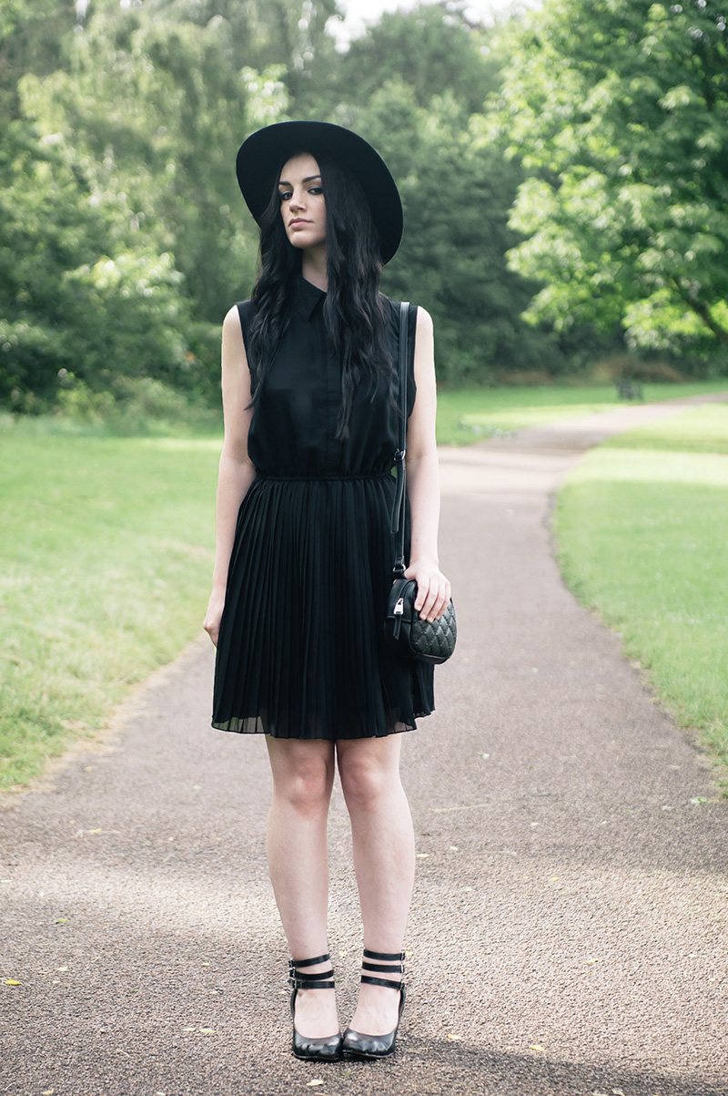 Fashion blogger Stephanie of FAIIINT wearing Catarzi large black fedora hat, Pussycat pleated shirt dress, Vivienne Westwood animal toe mary jane shoes, Nica Pheobe cross body quilted fox bag. All black everything, summer goth street style outfit.
