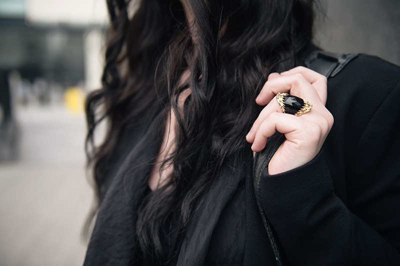 FAIIINT Kasun London gold & black onxy vampire bite statement ring