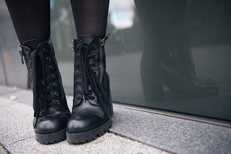 Fashion blogger Stephanie of FAIIINT wearing Ash Poker lace up leather chunky boots from Daniel Footwear.
