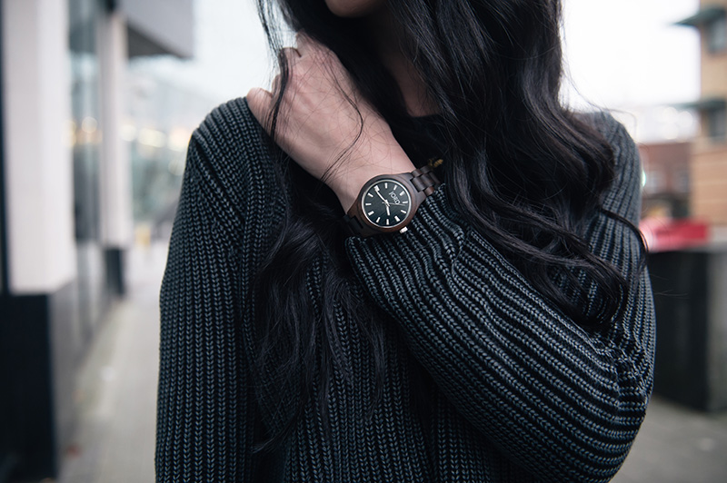 Fashion blogger Stephanie of FAIIINT wearing Yumi ribbed knit grey jumper, Jord wood watch. details.