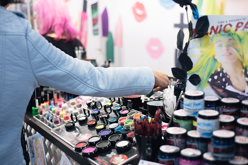 FAIIINT fashion blogger meet up event at London Edge 2015 Olympia Exhibition Centre. Manic Panic bright coloured hair dye & makeup.