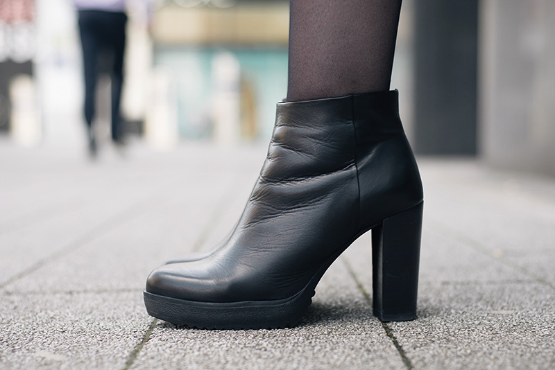 Fashion blogger Stephanie of FAIIINT wearing Next black leather platform ankle boots.