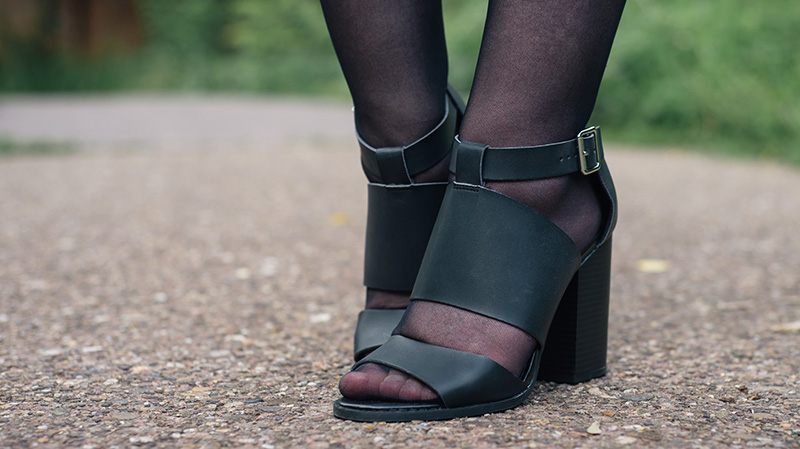 Fashion blogger Stephanie of FAIIINT wearing Head Over Heels by Dune black cut out sandal heels.