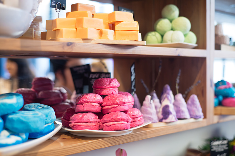 FAIIINT Lush Leicester store. Bubbleroon & bath bombs.