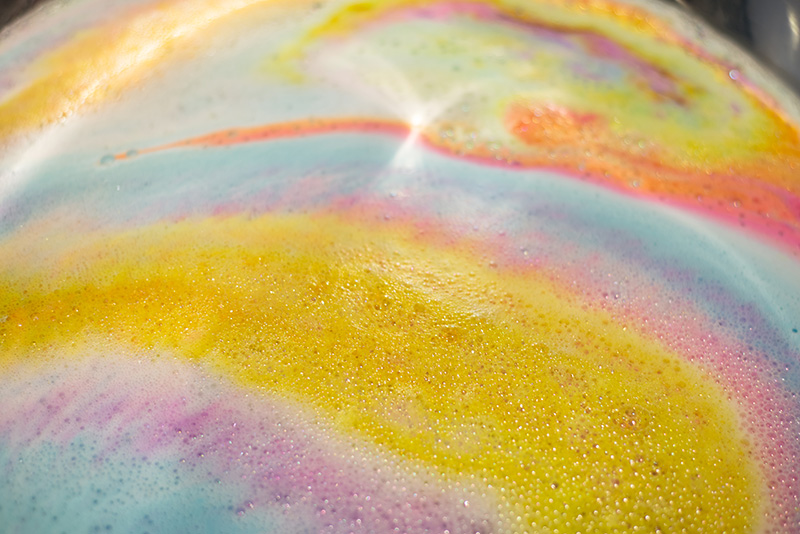 FAIIINT Lush Leicester store The Experimenter bath bomb water in action