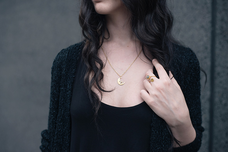 Fashion blogger Stephanie of FAIIINT wearing Ottoman Hands Signs & Symbols labradorite gold ring & Phoebe Jewellery Moonstone Moon Necklace.