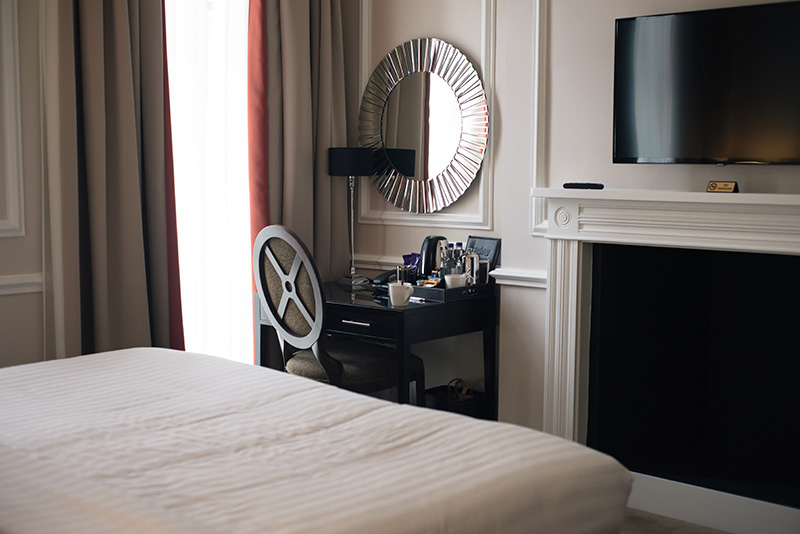 FAIIINT blogger Montagu Place Marylebone London Boutique Hotel. Swanky room.