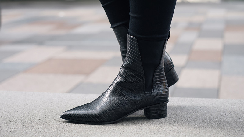 FAIIINT ASH Mira crocodile textured leather black pointed ankle boots. Outfit details.