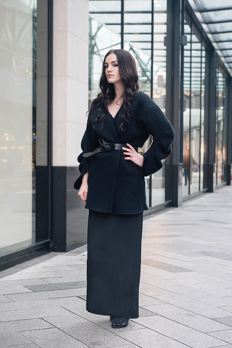 Fashion blogger Stephanie of FAIIINT wearing Stella McCartney felt kimono jacket, H&M knot belt, Weekday maxi skirt, Jessica Flinn stars necklace, Skin by Finsk wedges. All black everything dark style elegant goth outfit.