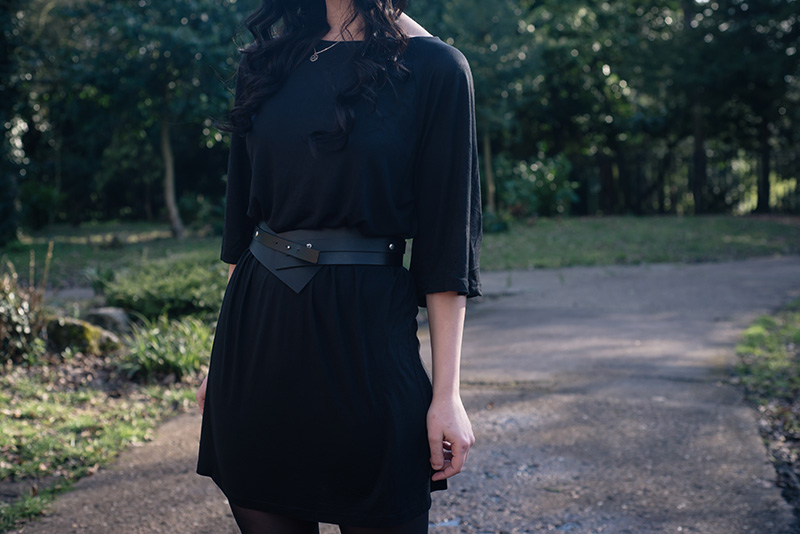 Fashion blogger Stephanie of FAIIINT wearing Vero Moda tee dress, Pieces leather wrap belt. All black everything casual dark street style outfit details.