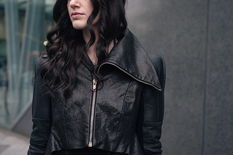 Fashion blogger Stephanie of FAIIINT wearing Rick Owens draped back cropped leather jacket fw10 with asymmetric collar. All black everything dark goth street style outfit details.