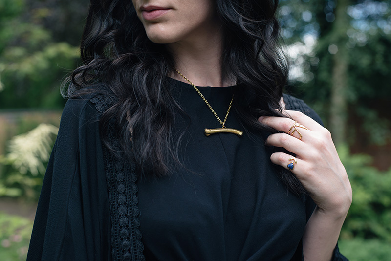 Fashion blogger Stephanie of FAIIINT wearing Sara Gunn gold bone necklace, Ottoman Hands lapis lazuli blue arrow ring, RockLove gold sacred geometry arrow ring. Outfit jewellery details.