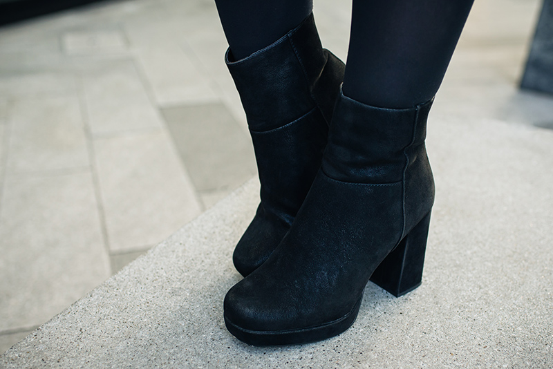 Fashion blogger Stephanie of FAIIINT wearing River Island platform black nubuck suede leather platform boots.