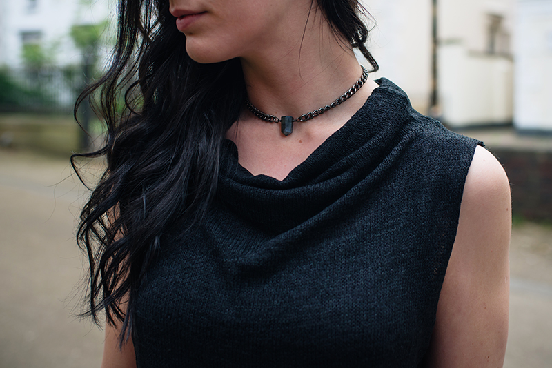 Dark style fashion blogger Stephanie of FAIIINT wearing H&M cowl knit tunic, Regal Rose Rua labradorite and gunmetal chain choker necklace. Outfit details.