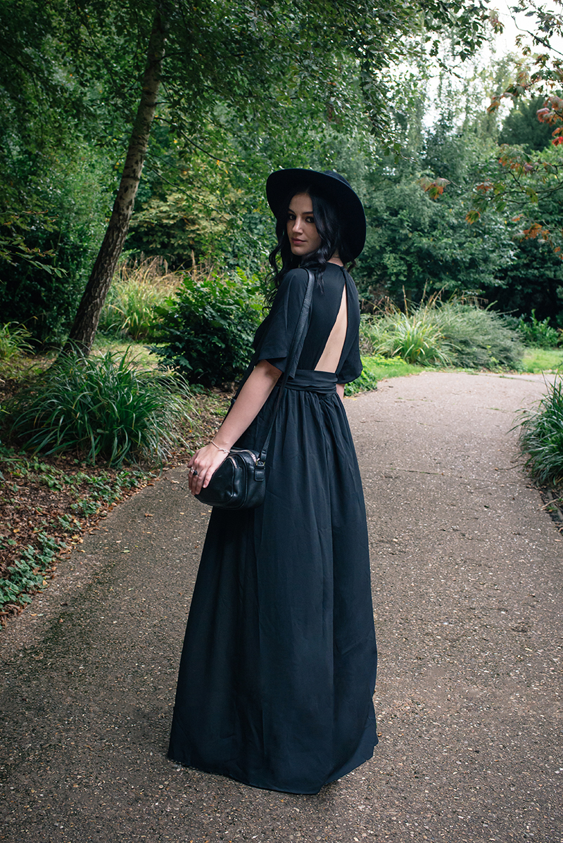 Fashion blogger Stephanie of FAIIINT wearing Tobi black maxi witchy kimono dress and wide brim hat. Dark gothic street style outfit.