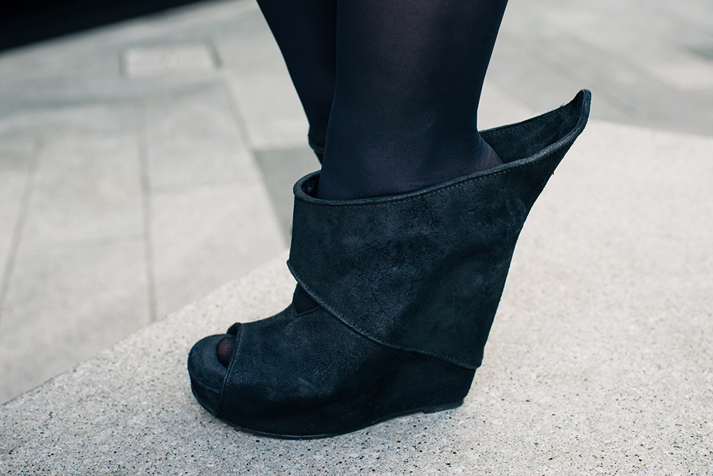 Fashion blogger Stephanie of FAIIINT wearing Rick Owens wave black suede peak back wedge shoes.