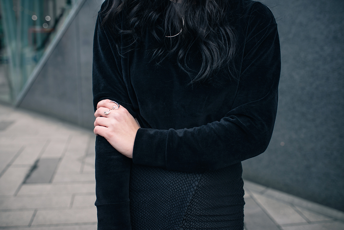 Fashion blogger Stephanie FAIIINT wearing Le Tee Paris velvet sweatshirt, Topshop snake textured skirt, Birds n Bones silver claw ring, Le Lou Ula Theurgy ring. All black outfit details.
