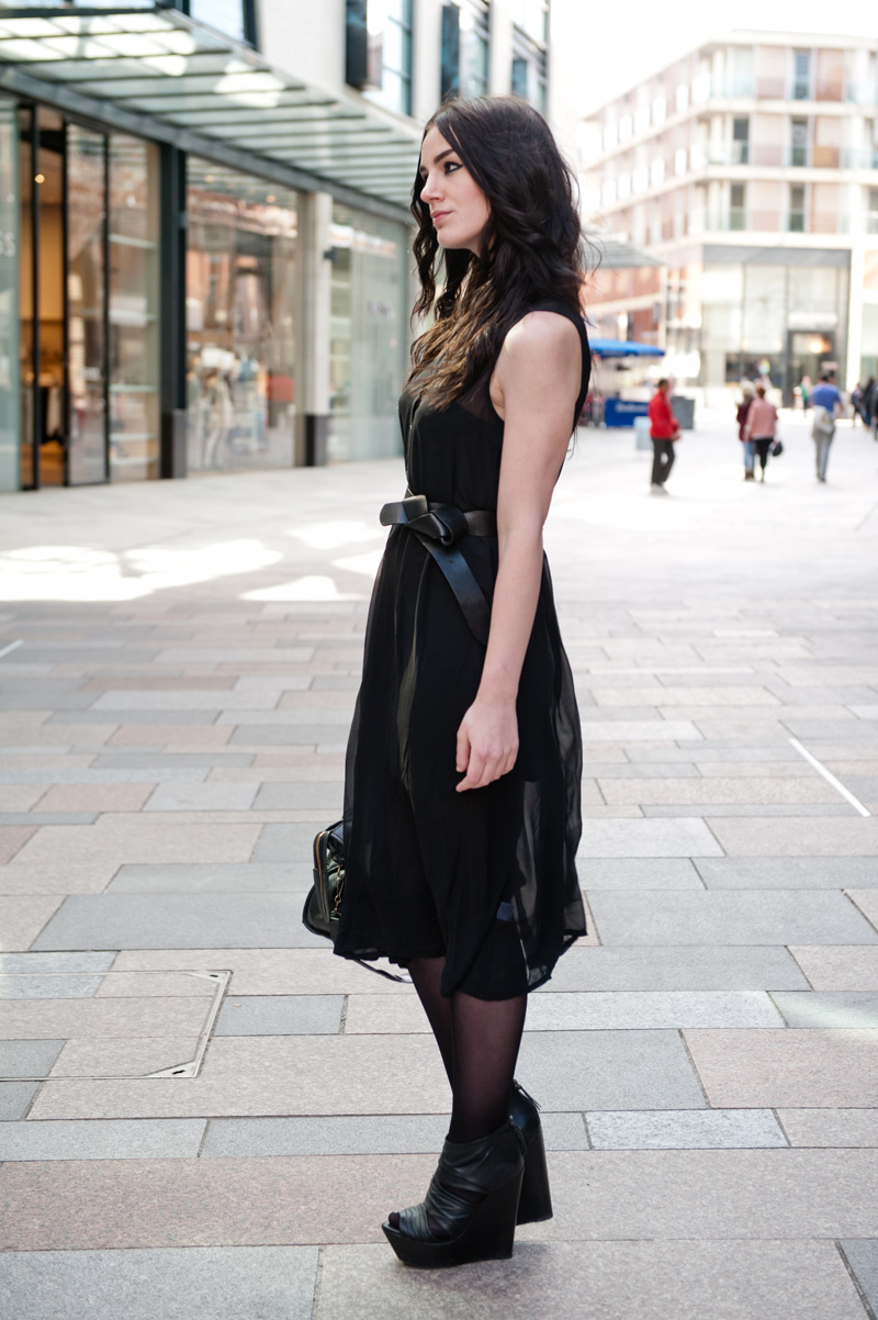 Fashion blogger FAIIINT wearing Goldie pewter metallic leather collar chiffon shirt dress c/o stylistpick, H&M leather knotted belt, Topshop Boutique bandage leather platform wedges, balenciaga city bag. All black, dark fashion, gothic street style