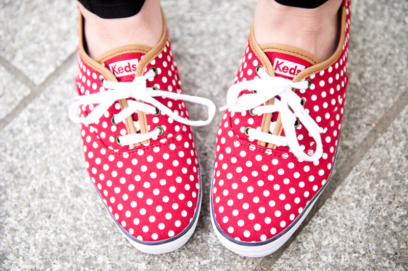 Fashion blogger stephanie of FAIIINT wearing red & white polkadot, spotty, spotted, Keds sneakers shoes.
