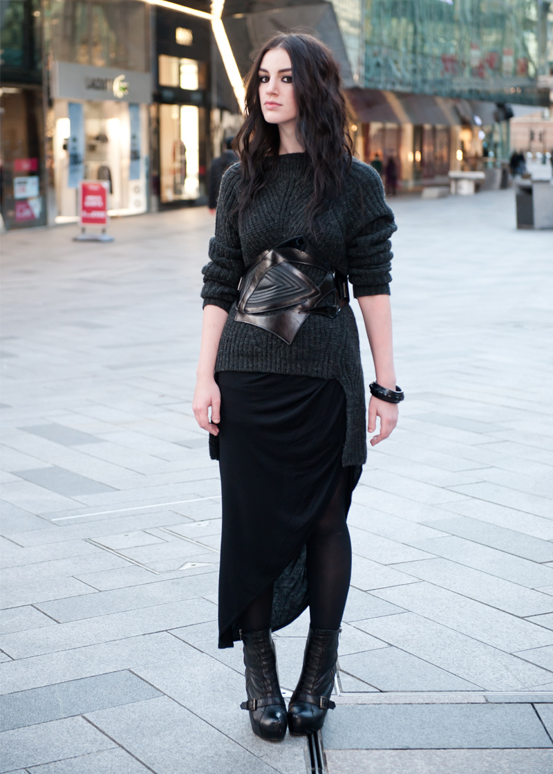 FAIIINT, Outfit, Bracher Emden, Belt, Jean Pierre Braganza, Rut M.fl, Ribbed, Chunky, Jumper, Sweater, Grey, Black, River Island, Asymmetric, Skirt, Topshop, Boutique, Boots, Leather, Bangle, Cuff, Street Style, Fashion, Blogger,