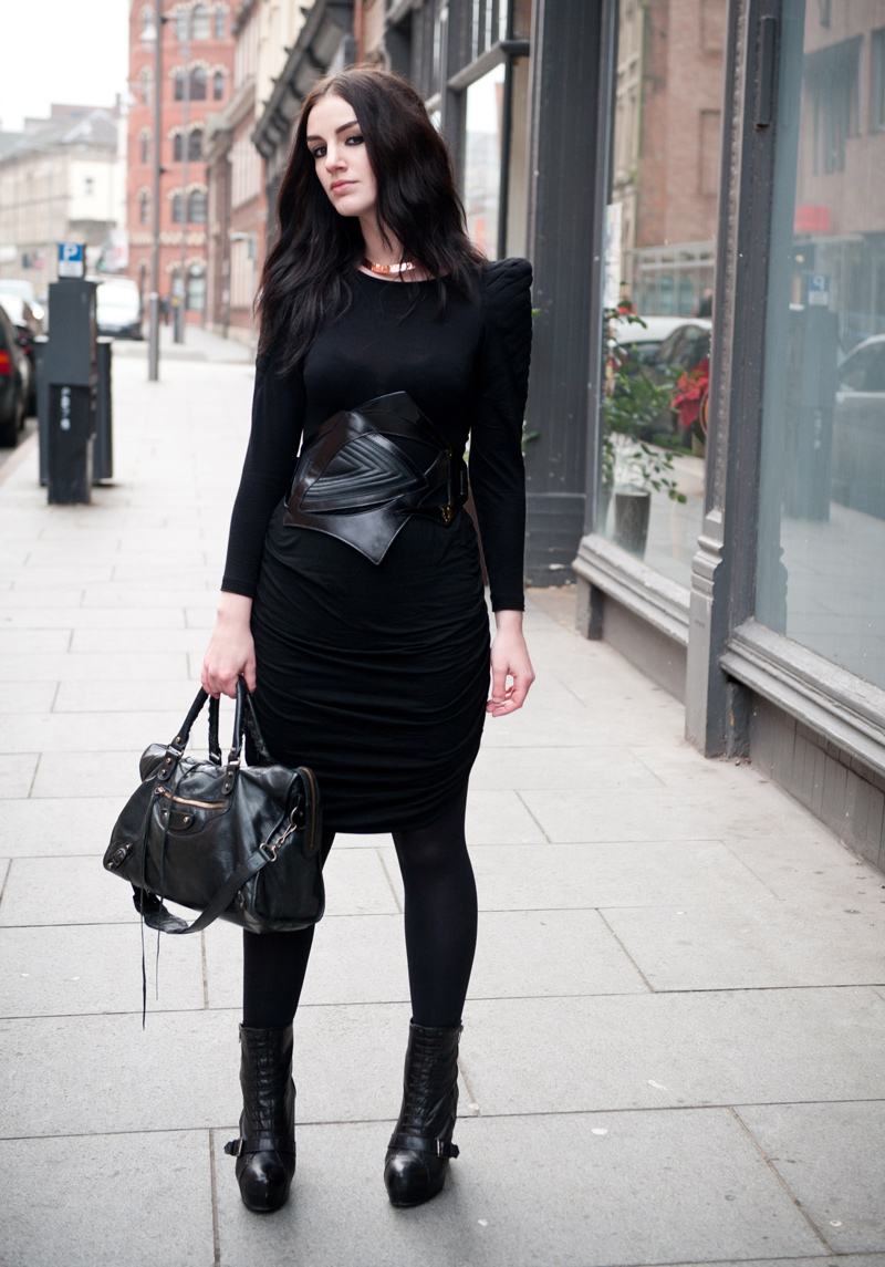 FAIIINT, Outfit, ASOS, Padded, Shoulder, Quilted, Tee, Top, Bracher Emden, Jean Pierre Braganza, Belt, Religion, Draped, Skirt, Topshop, Boutique, Boots, H&M, Choker, Cuff, Balenciaga, City, Street Style, Fashion, Blogger, Sci Fi, Futuristic, Goth, Black, Black on Black, Layering, Leather,