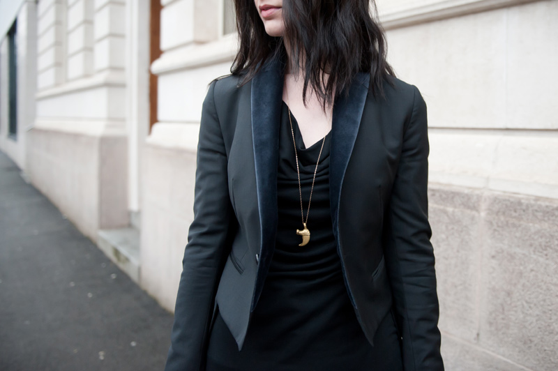 FAIIINT, Outfit, Street Style, Black, Todd Lynn, Topshop, Tuxedo, Jacket, Blazer, Velvet, Draped, Dress, Vero Moda, Rick Owens, Wedges, Cut Out, Balenciaga city, Lion Claw, Necklace, Fashion, Style, All Black, Gothic