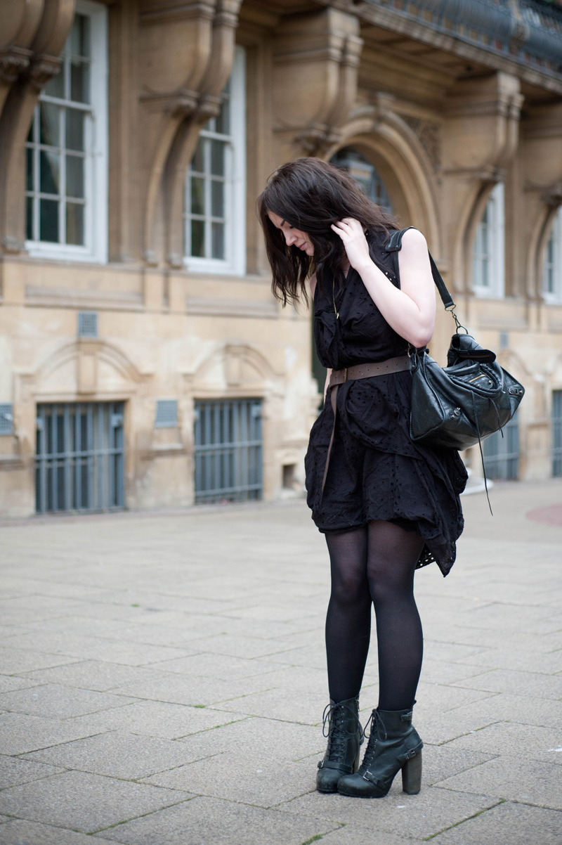 All Saints Dress Outfit All Saints, Embroidery Anglase, Belt, Distressed, Detail, Dress, Lace, Teeth, Necklace, Brass, Galibardy, Topshop, Boutique, Shoes, Boots, Lace up, Balenciaga, City, Bag, Outfit, Street Style