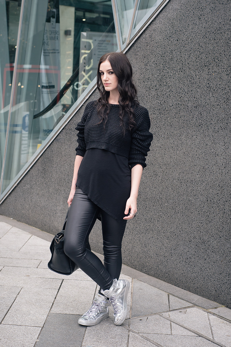 Fashion blogger Stephanie of FAIIINT wearing The Ragged Priest cropped chunky knit coated jumper, H&M asymmetric tee, New Look coated skinny jeans, Converse Chuck Taylor All Star Brea chrome silver high top sneakers. Casual all black everything dark street style outfit.