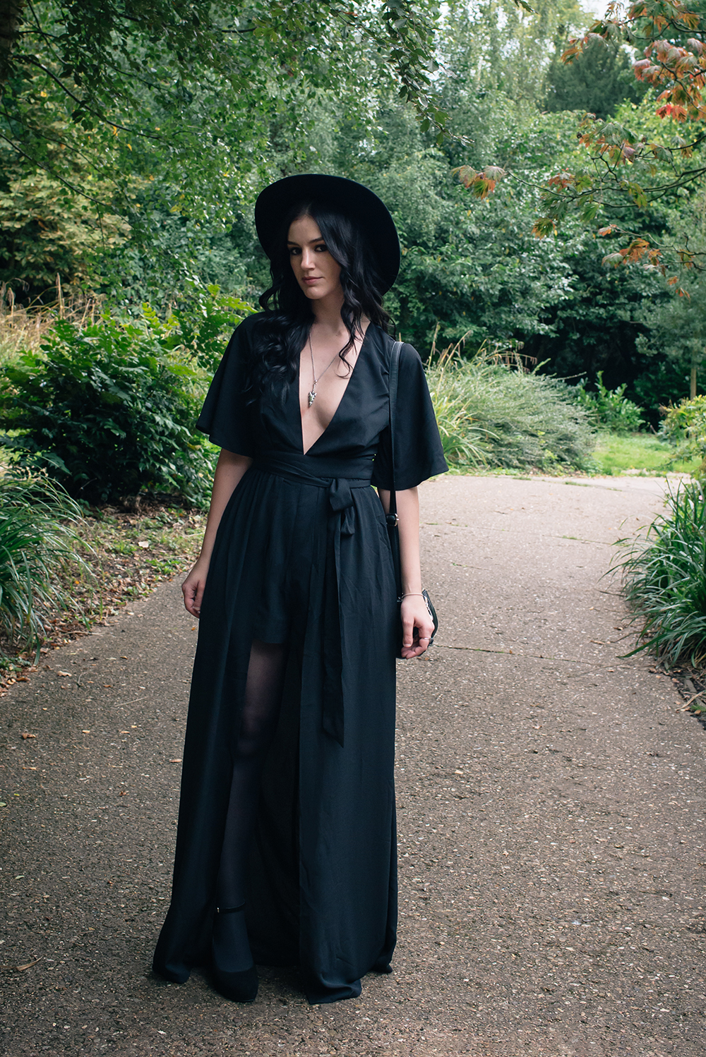 Fashion blogger Stephanie of FAIIINT wearing Tobi black maxi witchy kimono dress and wide brim hat. Dark gothic street style outfit.